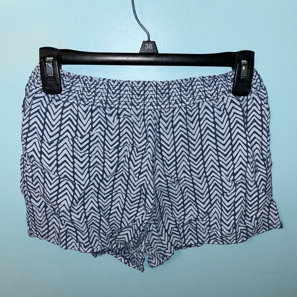 💙 Blue and White Patterned Shorts Size Small